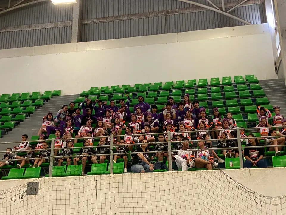 Equipos en las gradas de una competencia de ICDM